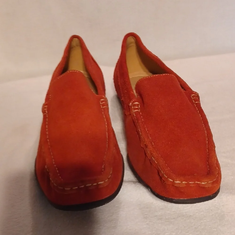 Elegant Red Suede Leather Loafers for Men Size 8.5 Never Worn
